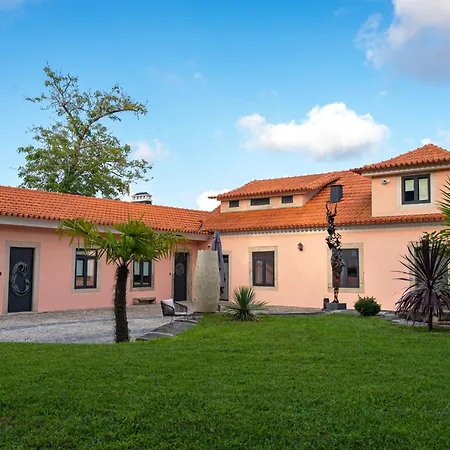 ホームステイ Zen & Art - De Charme サンタ・マリア・ダ・フェイラ