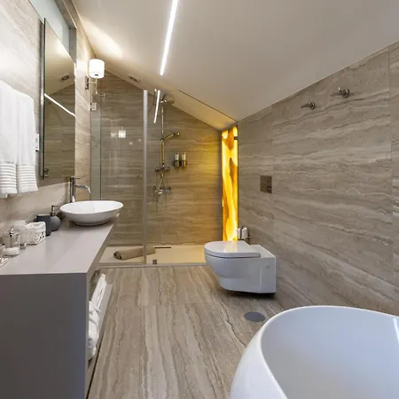 ホームステイ Zen & Art - De Charme サンタ・マリア・ダ・フェイラ